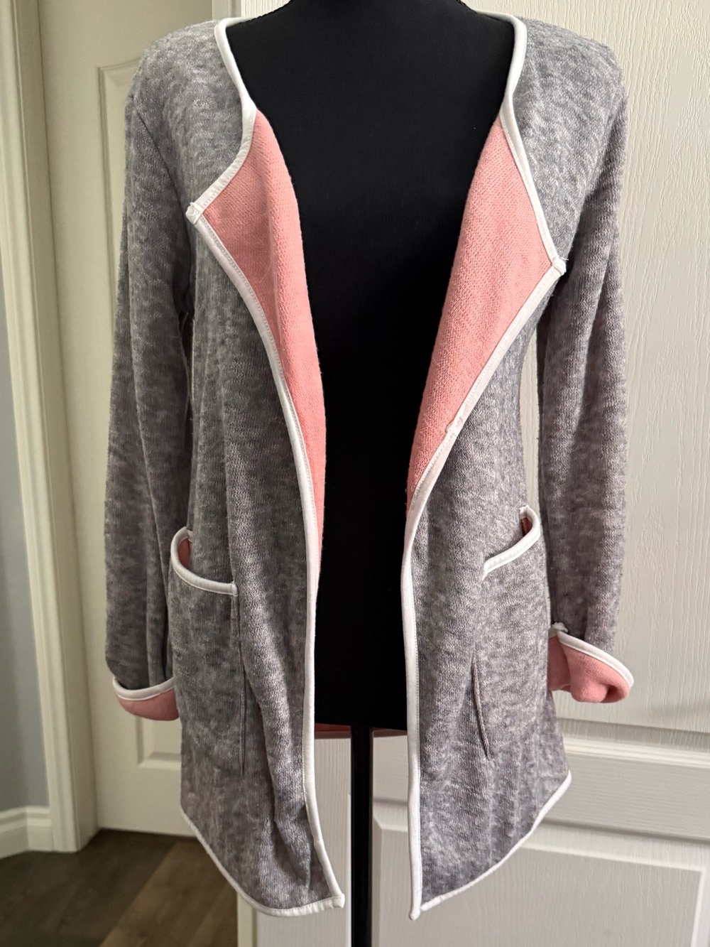 Helcarcii Reversible Gray and Pink Open-Front Women's Cardigan Medium